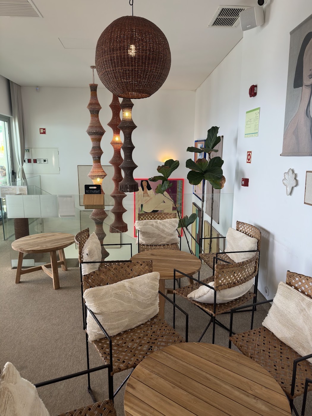 Balagan Ericeira inside the restaurant