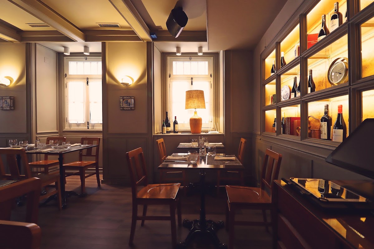 Balagan Ericeira warm dining room